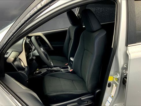 Used 2015 Toyota RAV4 LE AWD/4WD image 9