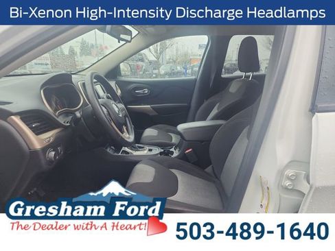 Used 2017 Jeep Cherokee Sport FWD image 11