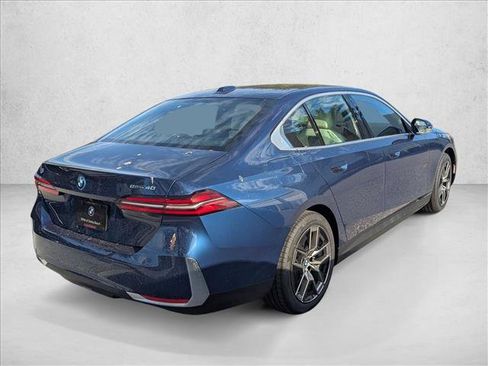 New 2026 BMW i5 eDrive40 w/ Convenience Package image 2