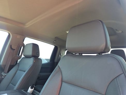 Used 2021 Chevrolet Silverado 1500 LT Trail Boss w/ Convenience Package II AWD/4WD image 12