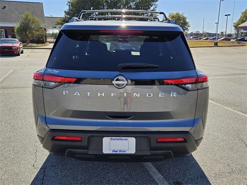 Used 2025 Nissan Pathfinder SV image 10