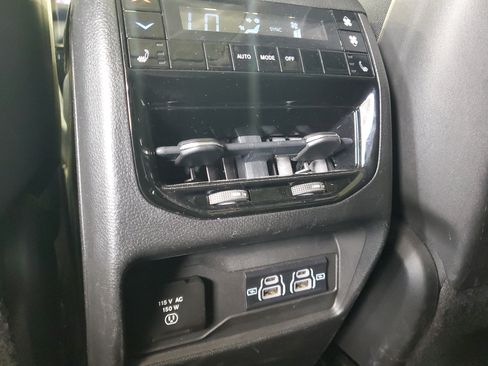 Used 2022 Jeep Grand Cherokee L Limited AWD/4WD image 12