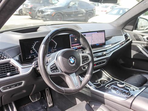 Used 2024 BMW X7 xDrive40i w/ M Sport Package AWD/4WD image 16