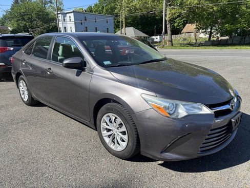 Used 2015 Toyota Camry LE image 7