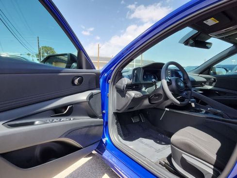 Used 2025 Hyundai Elantra Sport FWD image 10
