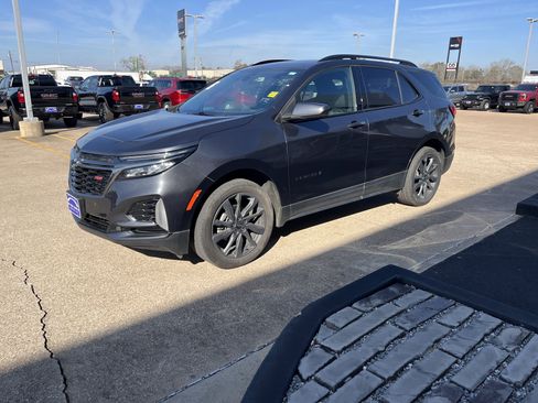 Used 2022 Chevrolet Equinox RS image 1