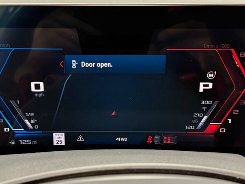 Used 2025 BMW X5 M Competition AWD/4WD image 29