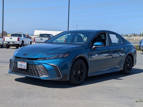 Used 2026 Toyota Camry SE w/ Convenience Package image 10