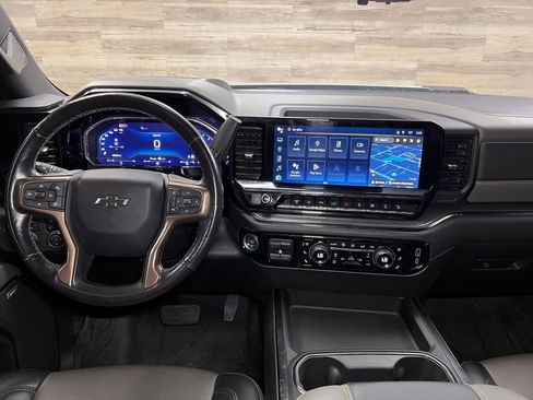 Used 2024 Chevrolet Silverado 2500 ZR2 w/ Technology Package AWD/4WD image 2