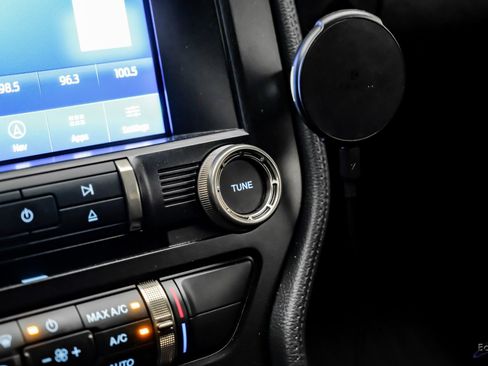 Used 2022 Ford Mustang Shelby GT500 w/ Carbon Fiber Track Pack image 56