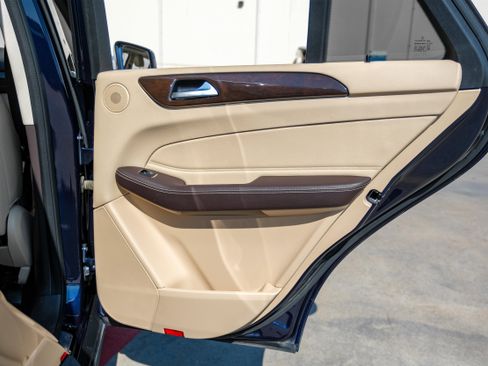 Used 2017 Mercedes-Benz GLE 350 w/ Premium 1 Package image 46