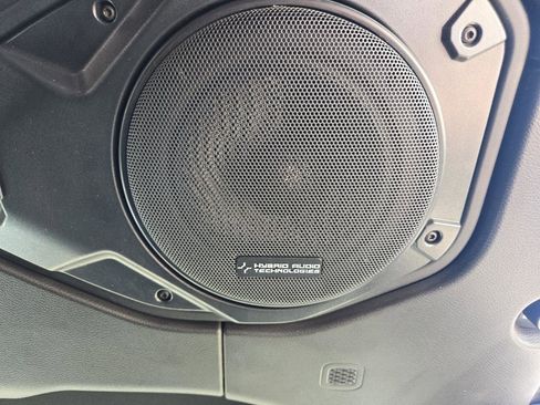 Used 2018 Jeep Wrangler Unlimited Sahara image 22