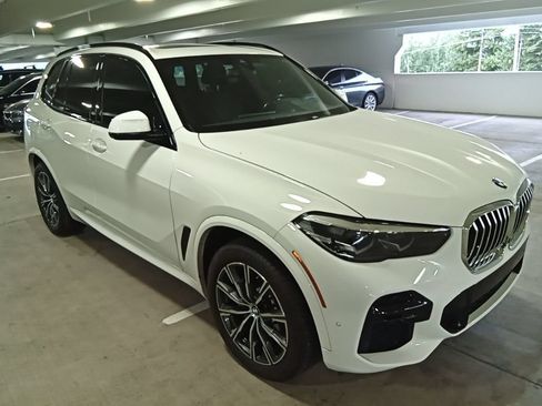 Used 2022 BMW X5 xDrive40i w/ M Sport Package AWD/4WD image 3