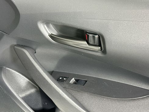 Used 2025 Toyota Corolla LE image 28