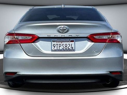 Used 2019 Toyota Camry LE image 5