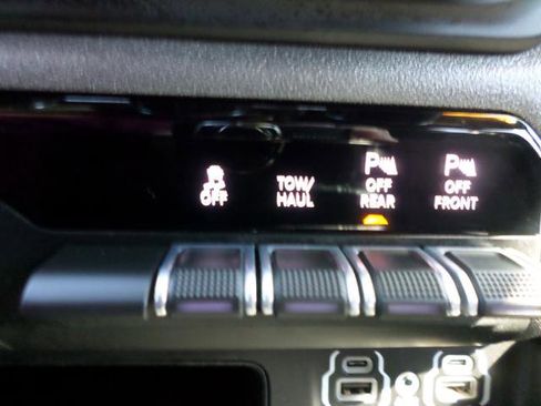 Used 2022 RAM 1500 Big Horn w/ Built-to-serve Edition image 14