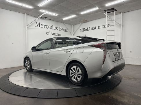 Used 2017 Toyota Prius Four w/ Advanced Technology Package FWD image 5
