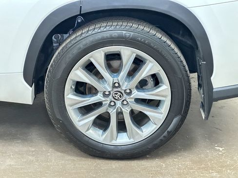 Used 2023 Toyota Highlander Limited AWD/4WD image 40
