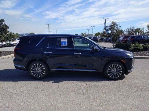 Used 2023 Hyundai Palisade Calligraphy image 4
