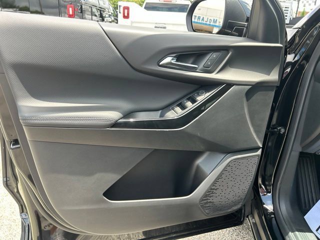 New 2027 Chevrolet Equinox LT w/ Safety and Technology Package FWD image 11