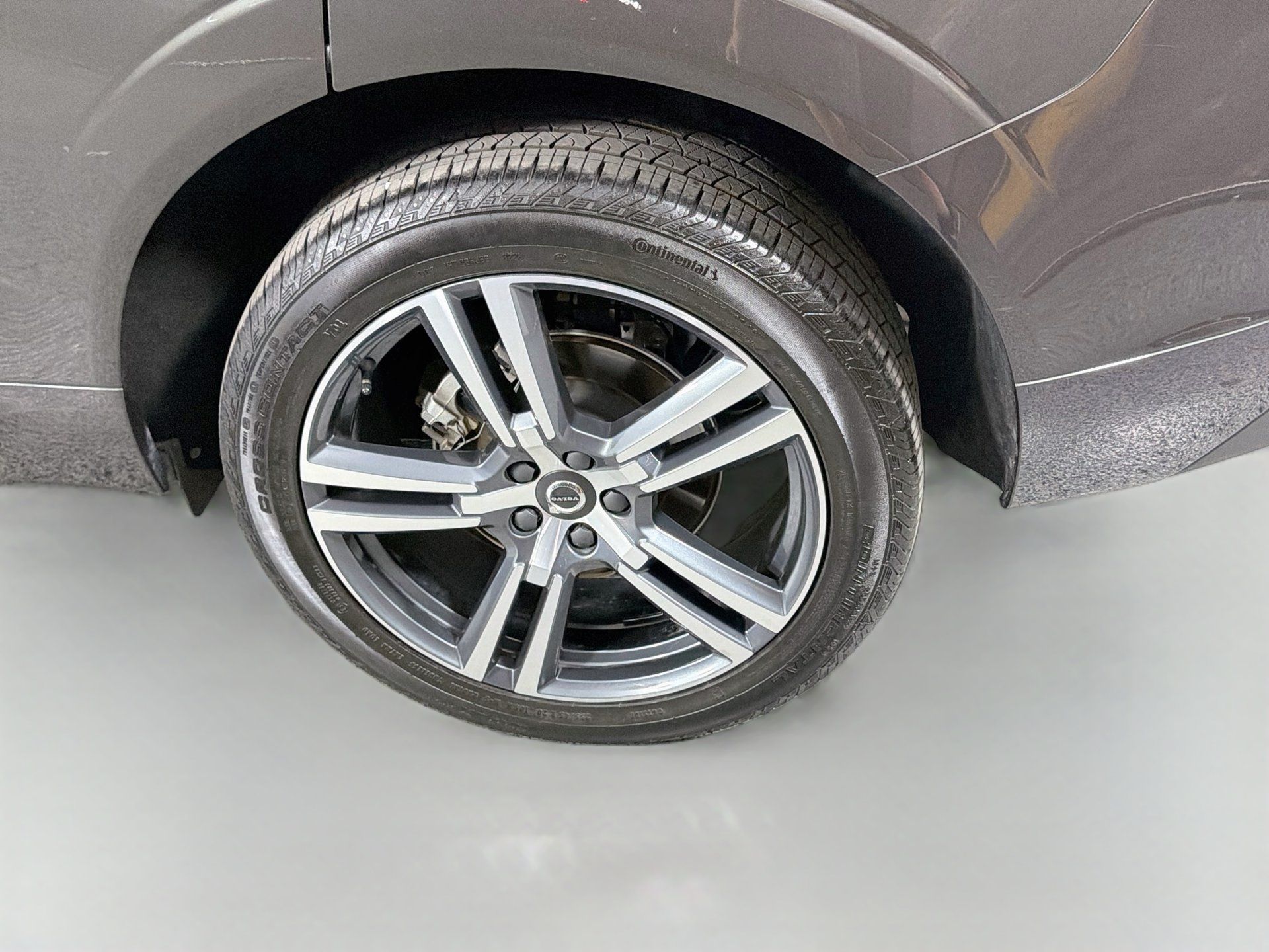 Used 2021 Volvo XC60 T5 Momentum w/ Premium Package FWD image 31