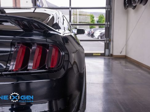 Used 2016 Ford Mustang Shelby GT350 w/ Track Package RWD image 31