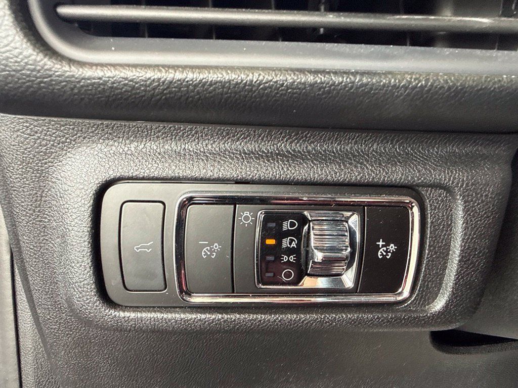 Certified 2025 Lincoln Corsair Reserve AWD/4WD image 12