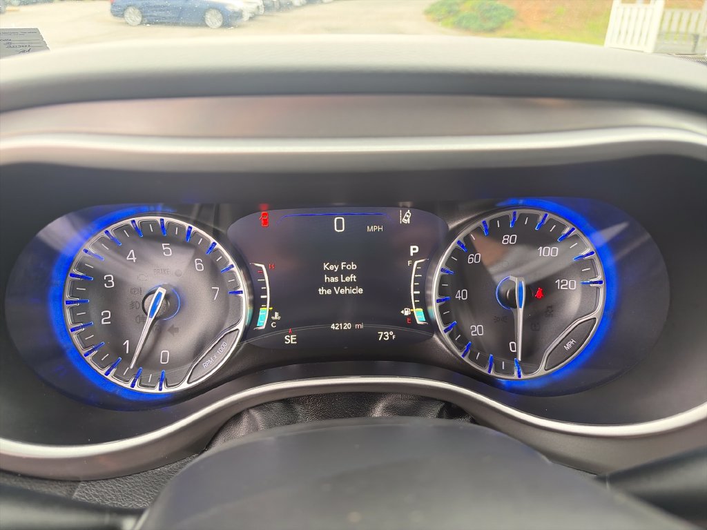 Used 2025 Chrysler Pacifica Select FWD image 16