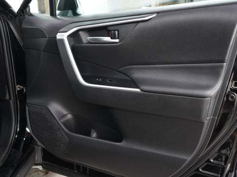 Used 2021 Toyota RAV4 XLE w/ Convenience Package AWD/4WD image 9