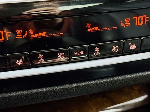 Used 2019 BMW 530e xDrive w/ Convenience Package image 5