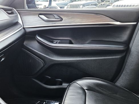 Certified 2024 Jeep Grand Cherokee L Limited w/ Luxury Tech Group II image 13