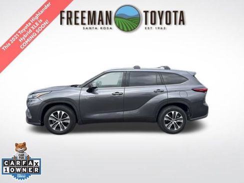 Used 2021 Toyota Highlander XLE FWD image 1