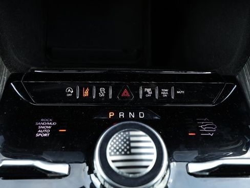 Used 2022 Jeep Wagoneer Series III AWD/4WD image 21