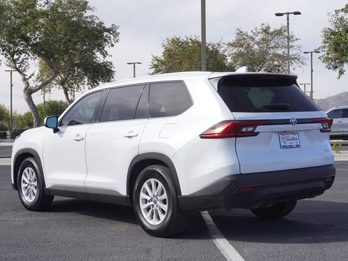 Used 2024 Toyota Grand Highlander XLE image 3