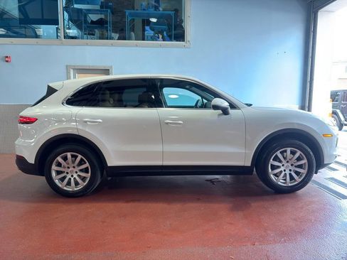 Used 2020 Porsche Cayenne AWD/4WD image 3
