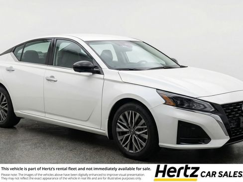 Used 2025 Nissan Altima 2.5 SV image 1