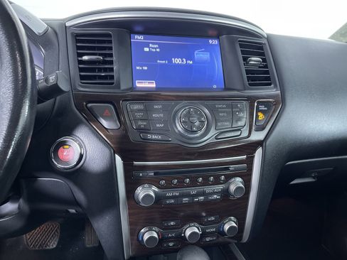 Used 2013 Nissan Pathfinder Platinum w/ Platinum Premium Pkg image 17