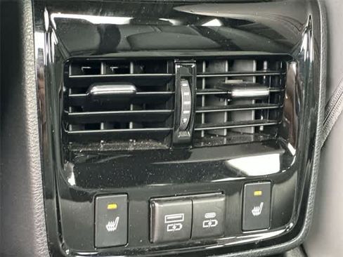 Used 2021 Toyota Avalon Limited image 21