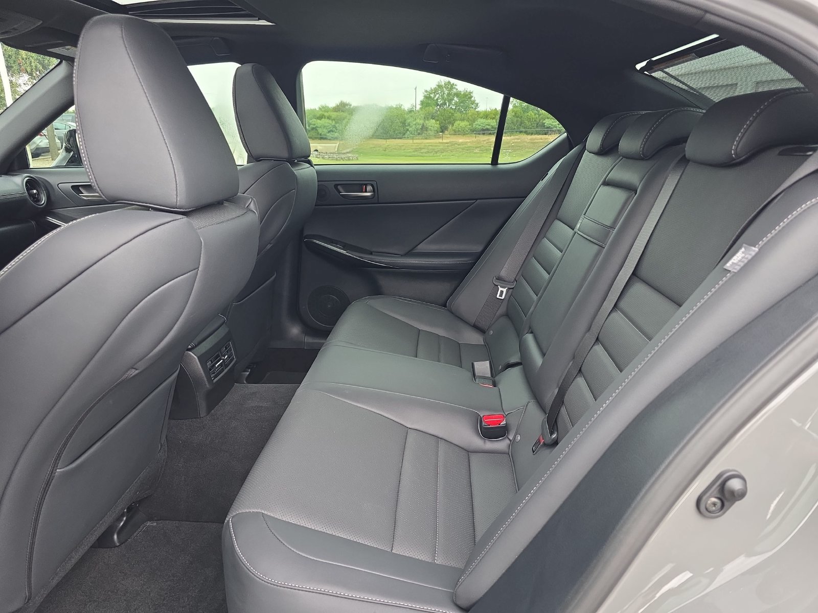 Used 2025 Lexus IS 500 RWD image 11