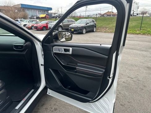 Used 2023 Ford Explorer ST-Line image 14