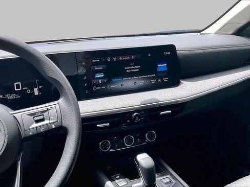 Used 2025 Nissan Kicks SV FWD image 7