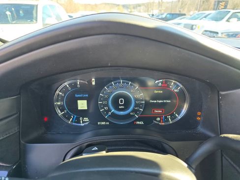 Used 2019 Cadillac Escalade Platinum image 35