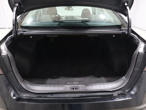 Used 2024 Nissan Altima 2.5 SV image 4