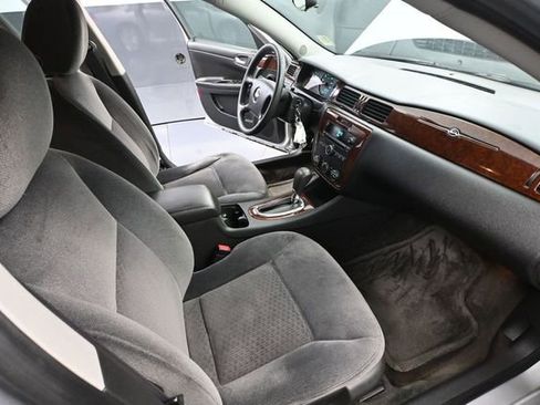 Used 2011 Chevrolet Impala LS FWD image 41