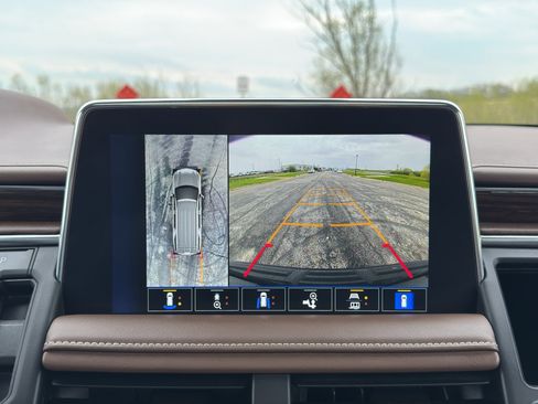 Used 2023 Chevrolet Suburban High Country AWD/4WD image 29