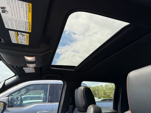 Used 2025 Nissan Frontier PRO-4X w/ Pro Premium Package image 8