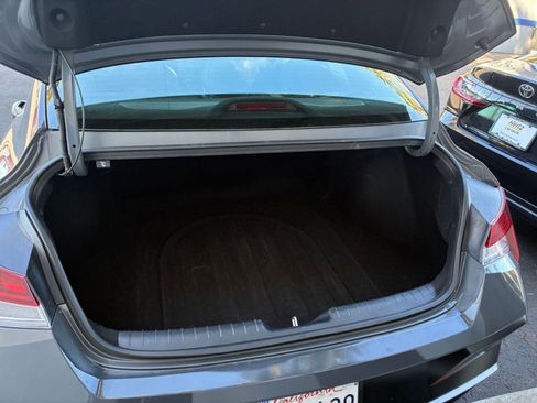 Used 2025 Hyundai Elantra Limited image 33