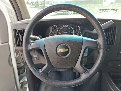 Used 2012 Chevrolet Express 2500 RWD image 18