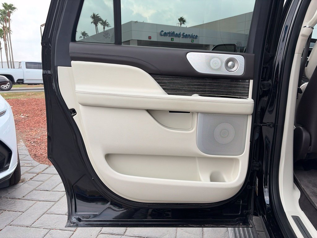 Used 2023 Lincoln Nautilus FWD w/ Premium Package image 17