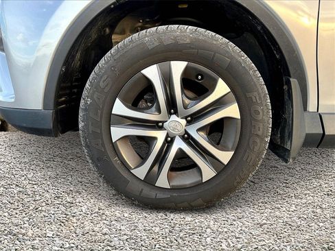 Used 2018 Toyota RAV4 LE w/ Carpet Mat Package image 8